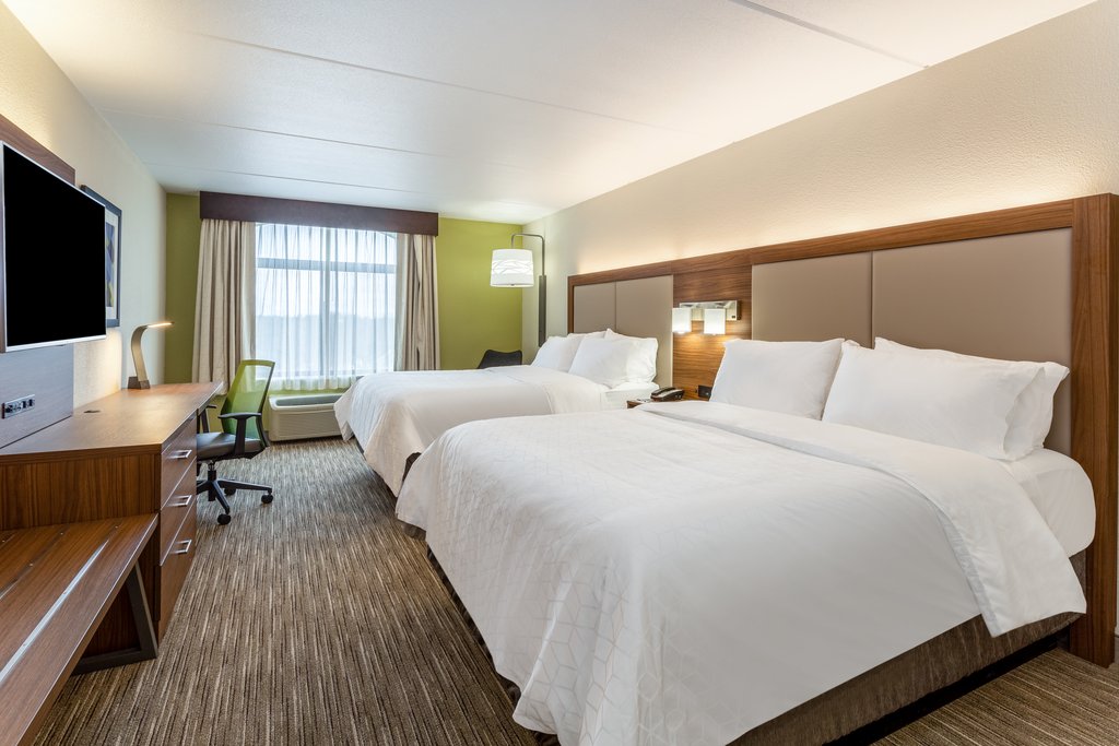 Holiday Inn Express & Suites CEDAR FALLS - WATERLOO - Tap to explore photos