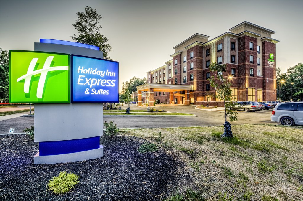 Holiday Inn Express & Suites CLEVELAND WEST - WESTLAKE - Tap to explore photos