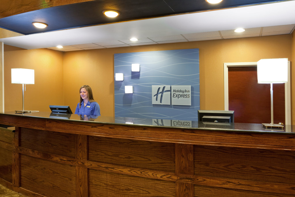 Holiday Inn Express Hotel & Suites Cleveland-Streetsboro - Tap to explore photos