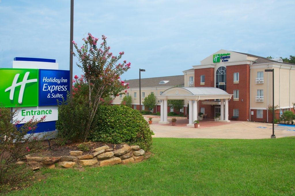 Holiday Inn Express Hotel & Suites Livingston - Tap to explore photos