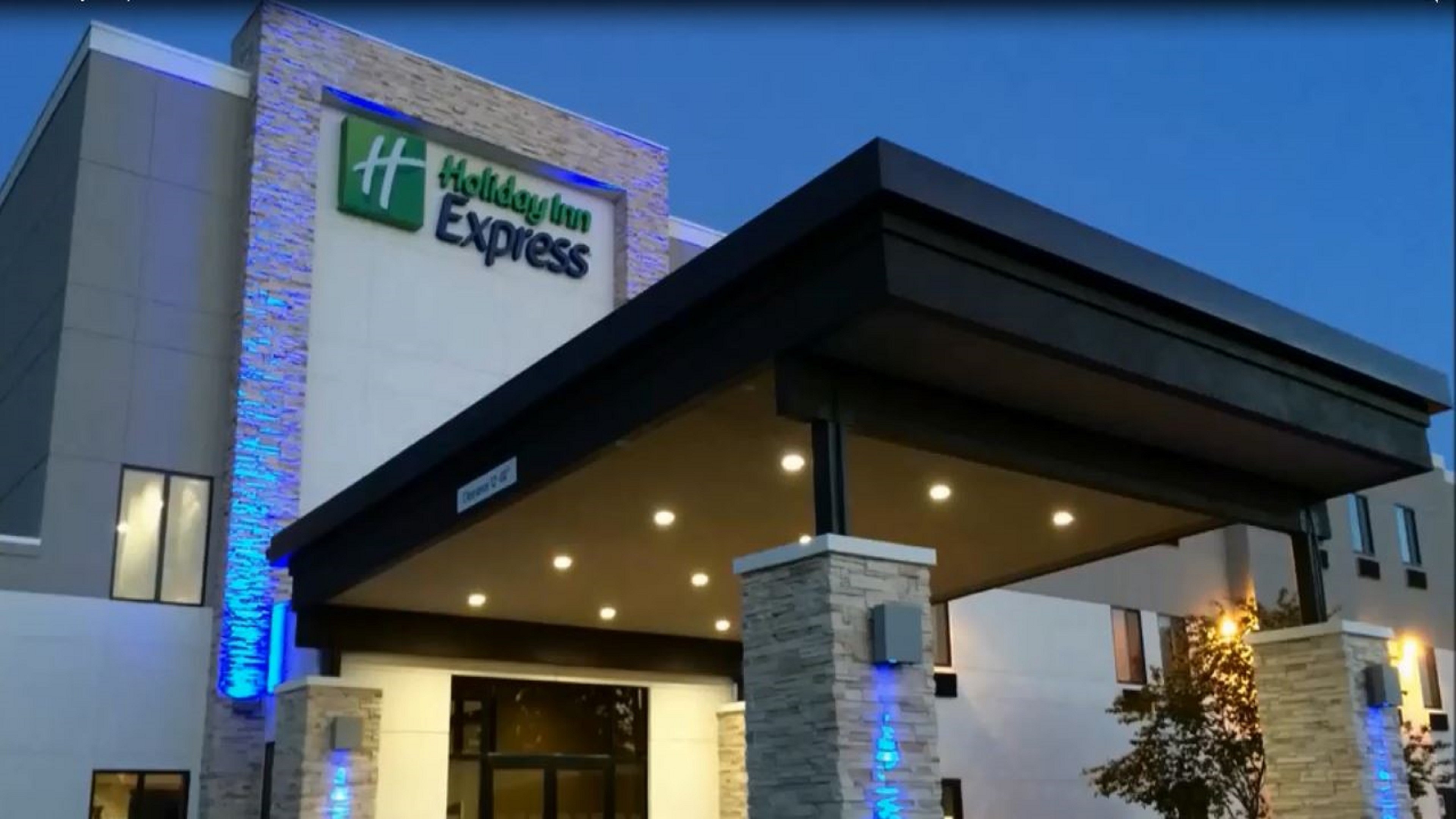 Holiday Inn Express & Suites Blackwell Blackwell, OK Hotels Tourist