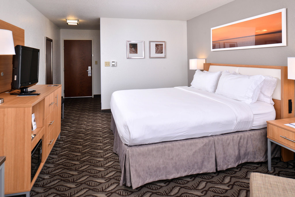 Holiday Inn Express & Suites LONOKE I-40 (EXIT 175) - Tap to explore photos