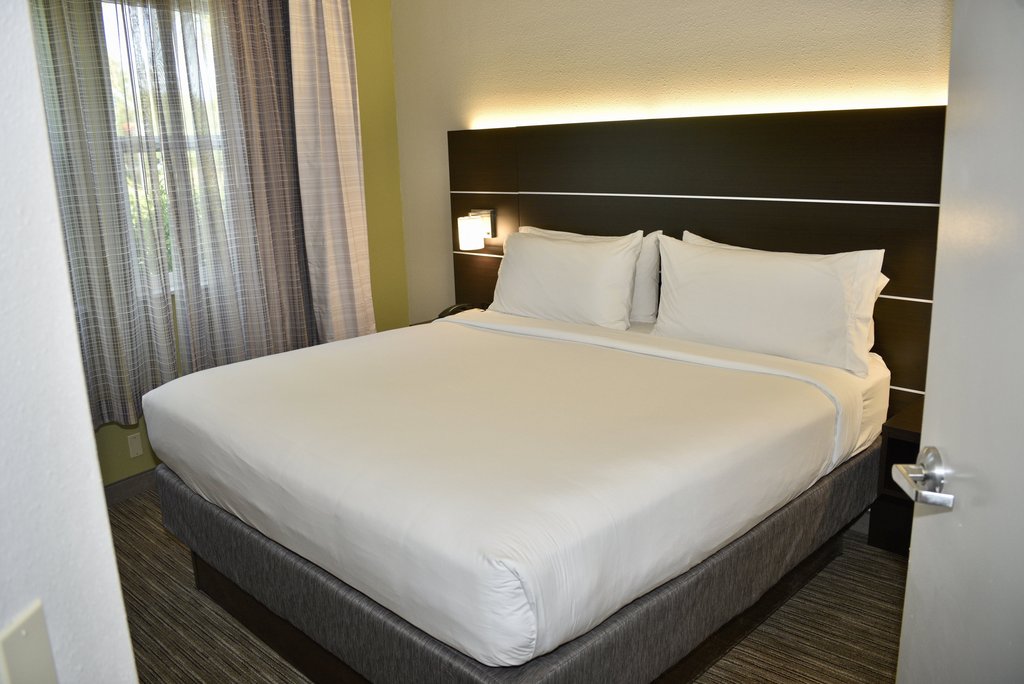 Holiday Inn Express® Windsor Sonoma Wine Country, an IHG Hotel - Tap to explore photos