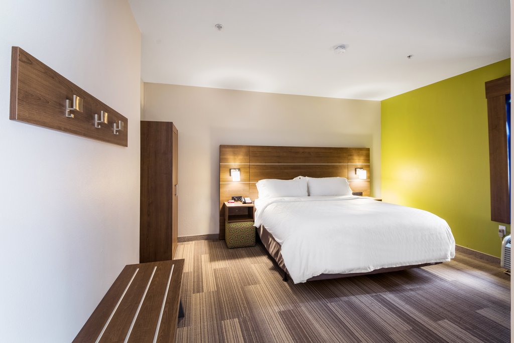 Holiday Inn Express & Suites COLUMBUS - Tap to explore photos