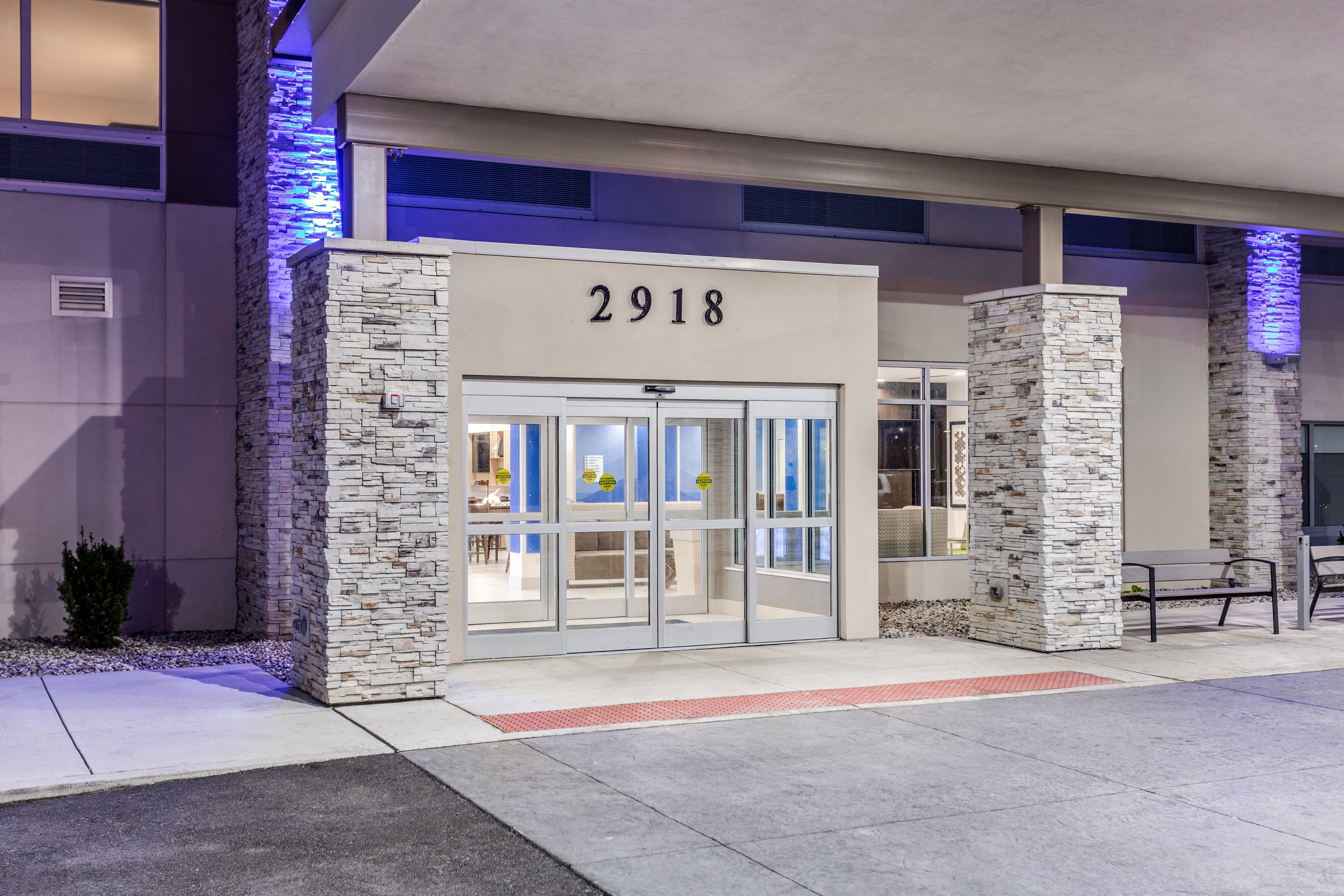 Holiday Inn Express & Suites Hammond Tourist Class Hammond, IN Hotels