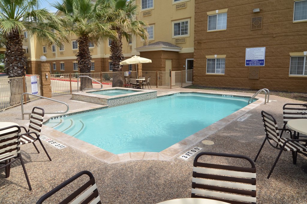 Holiday Inn Express & Suites SAN ANTONIO-AIRPORT NORTH - Tap to explore photos