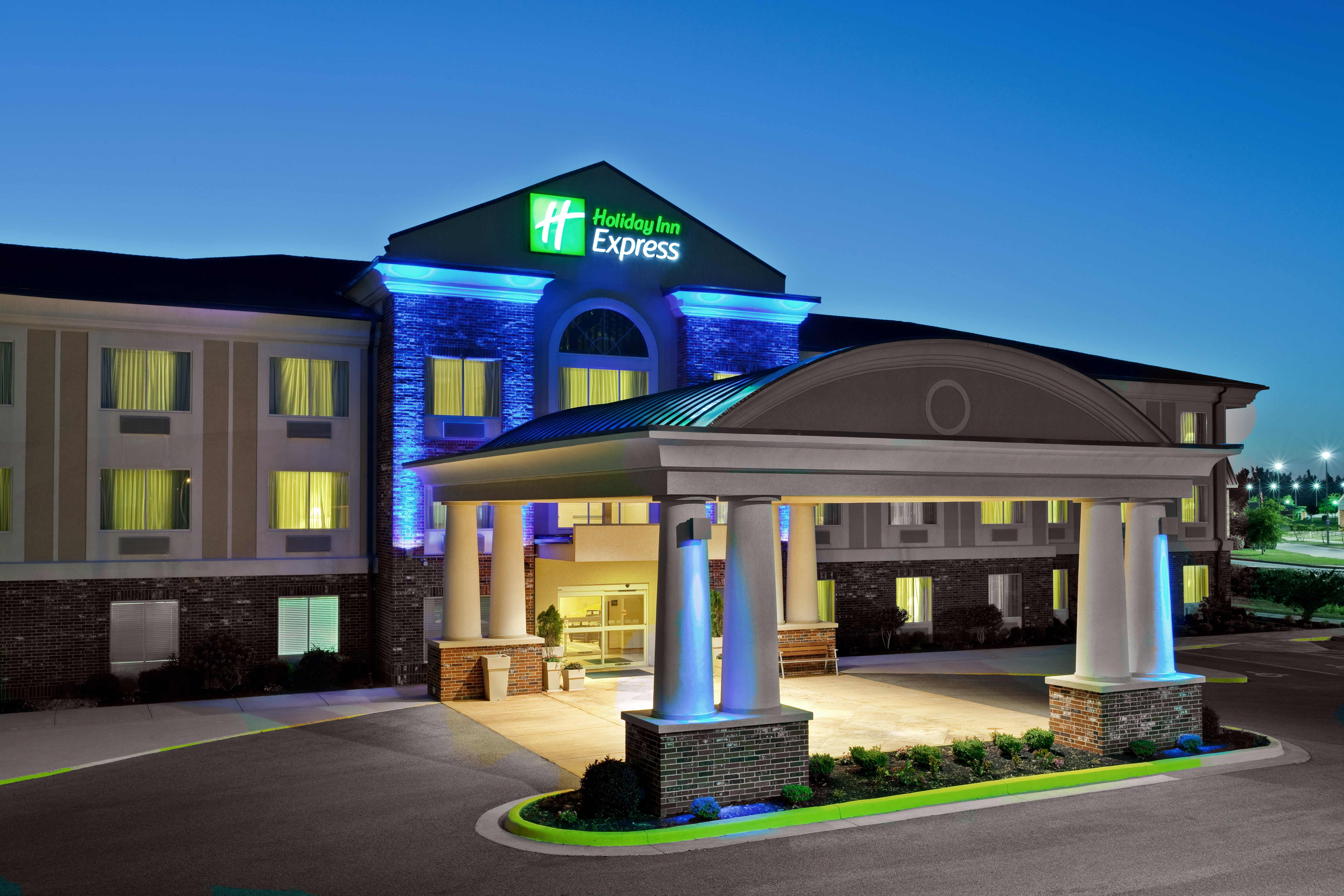 Holiday Inn Express Hotel Suites Tourist Class Paragould Ar Hotels Gds Reservation Codes Travel Weekly