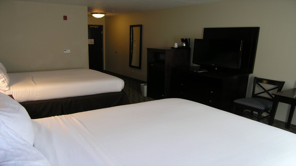 Holiday Inn Express & Suites Belle Vernon, an IHG Hotel - Tap to explore photos
