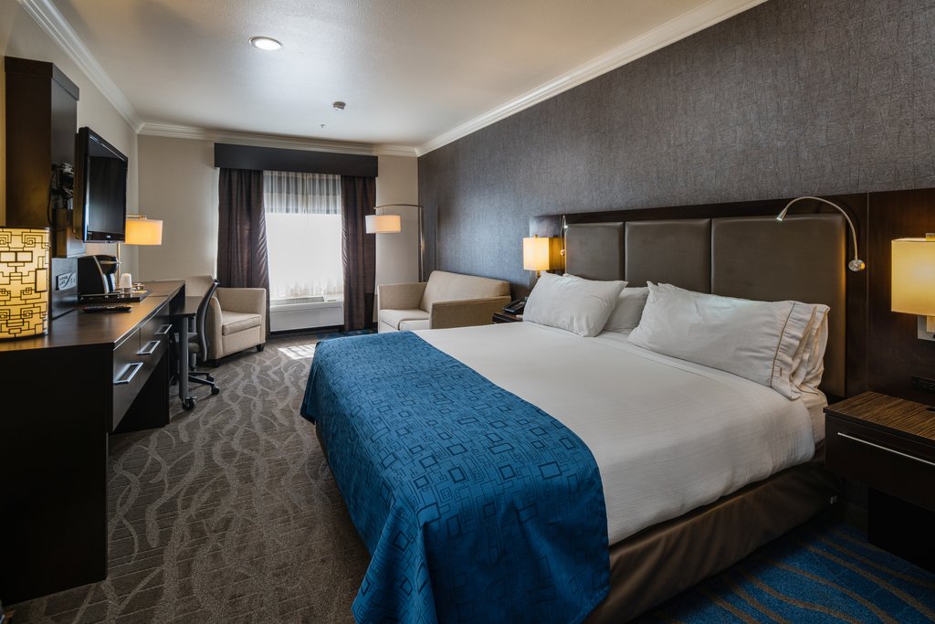 Holiday Inn Express & Suites SANTA CLARA - Tap to explore photos