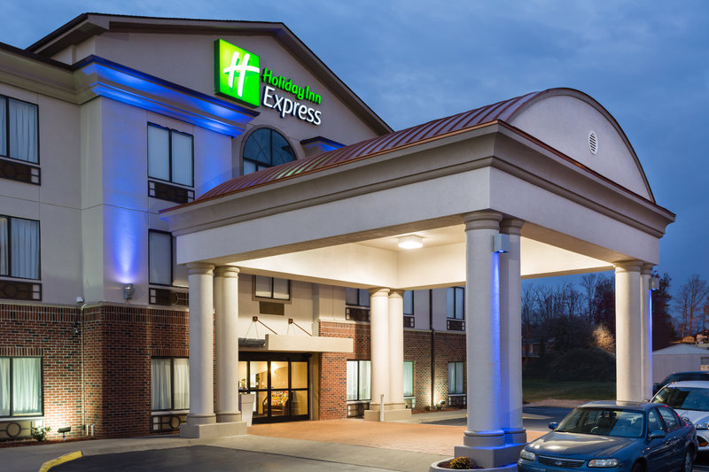 Holiday Inn Express Princeton/I-77 11