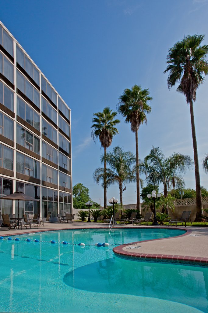 Holiday Inn Houston Hobby Airport - Tap to explore photos