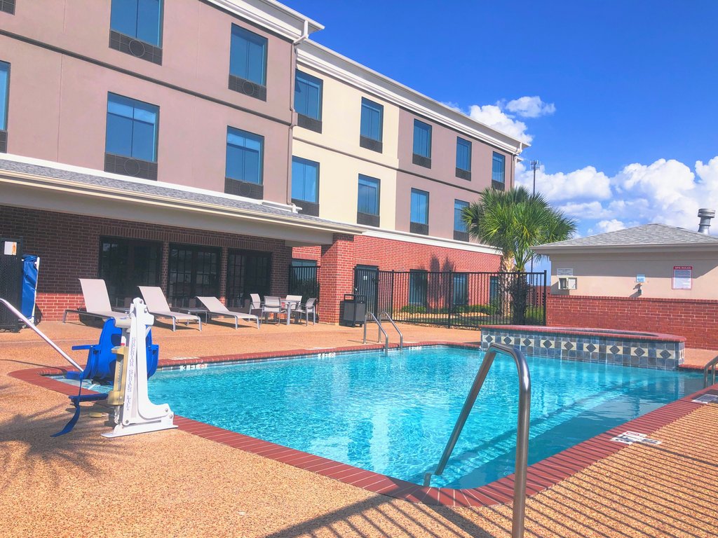 Holiday Inn Express & Suites Hearne, an IHG Hotel - Tap to explore photos