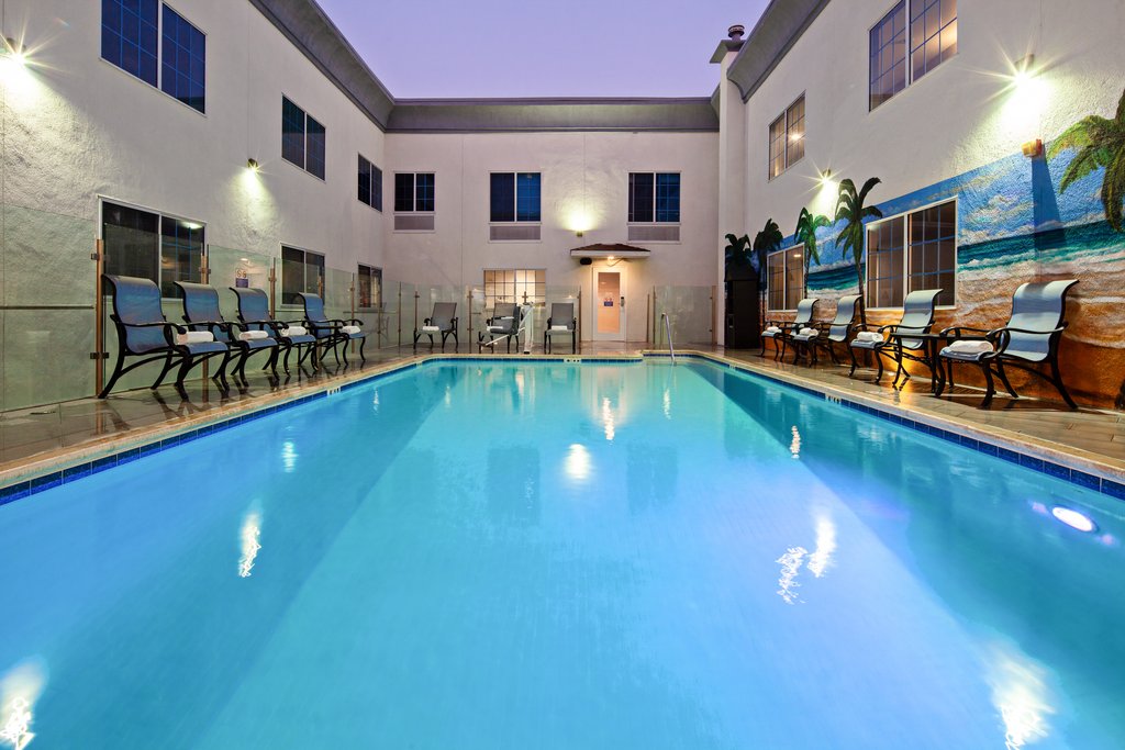 Holiday Inn Express & Suites HOLLYWOOD WALK OF FAME by IHG