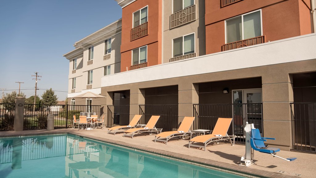 Holiday Inn Express Porterville - Tap to explore photos