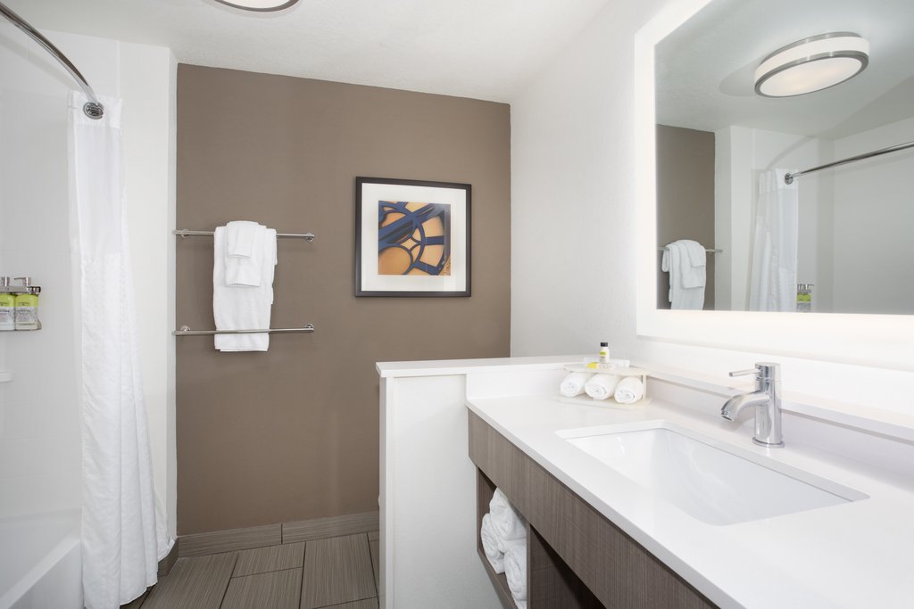 Holiday Inn Express & Suites Great Bend, an IHG Hotel - Tap to explore photos
