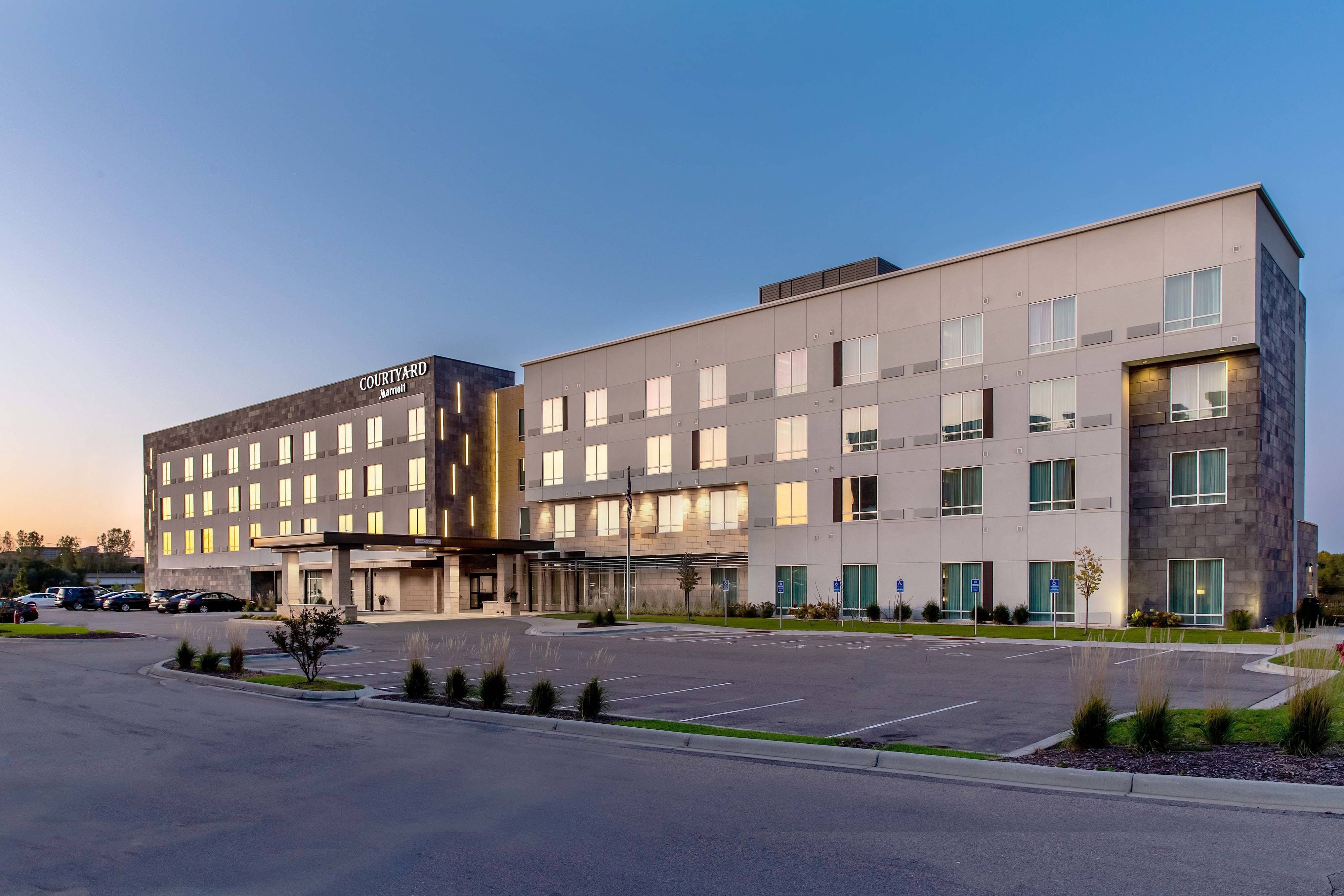 Courtyard By Marriott St. Paul Woodbury Woodbury, MN Hotels First Class Hotels in Woodbury