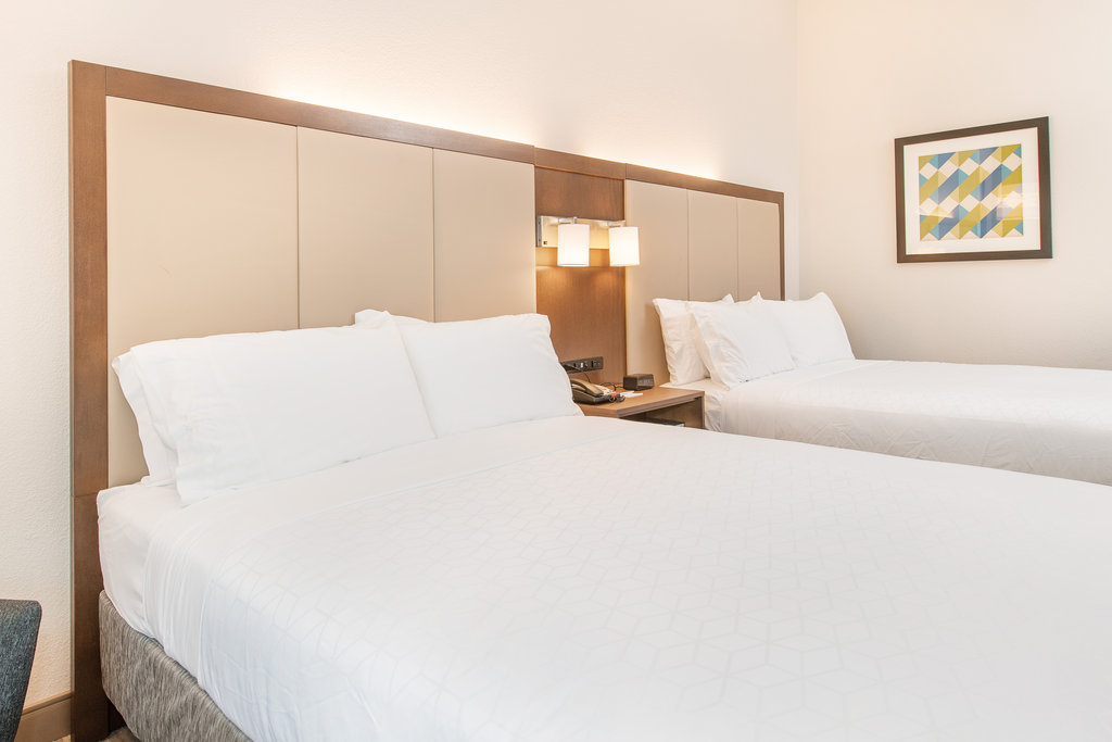 Holiday Inn Express & Suites COLUMBIA-I-26 @ HARBISON BLVD - Tap to explore photos