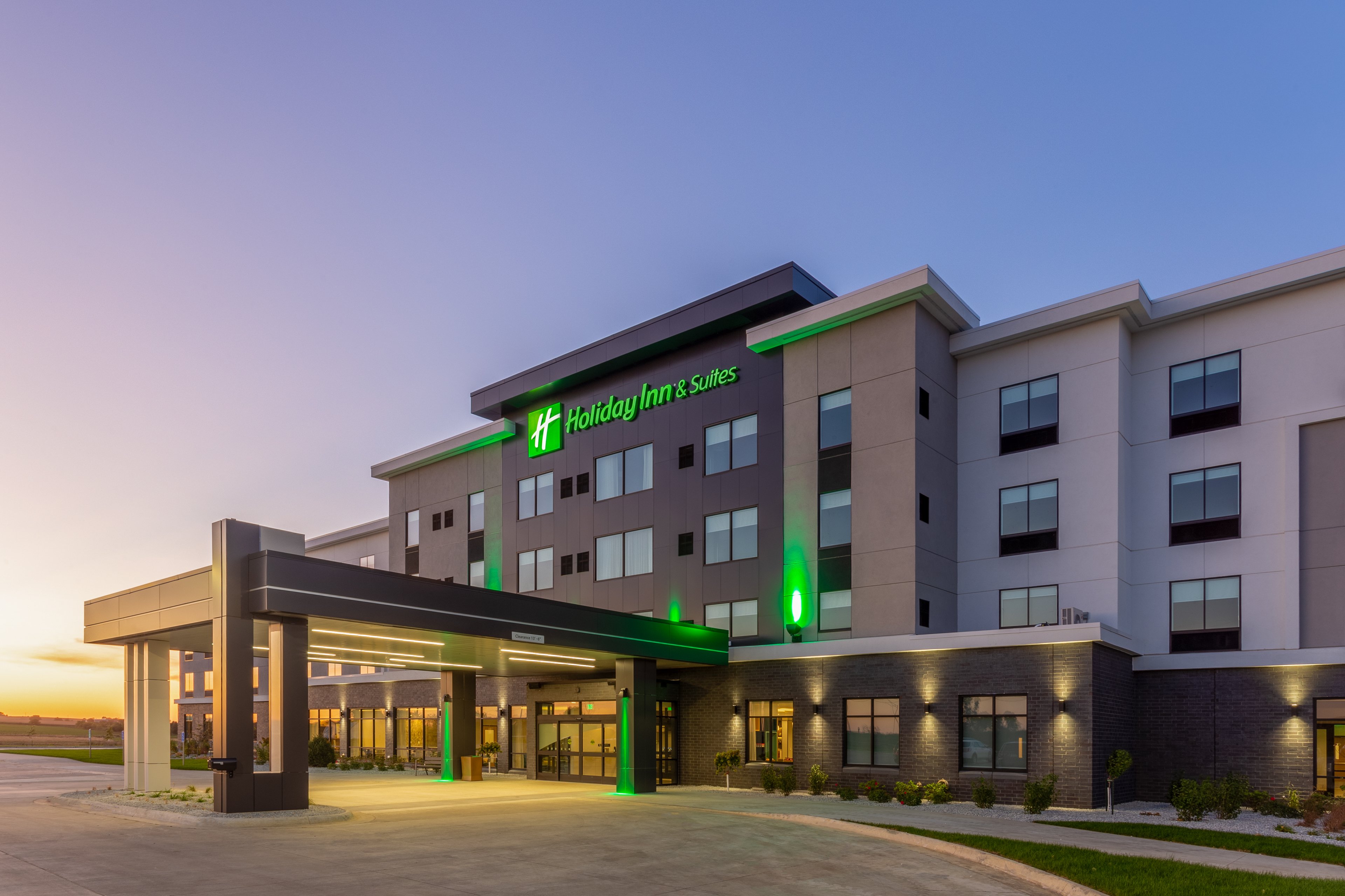 Holiday Inn Suites Cedar Falls Cedar Falls IA Hotels Hotels In holiday-inn-suites-cedar-falls-cedar-falls-ia-hotels-hotels-in