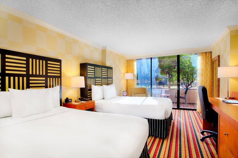 Pinnacle Vancouver Harbourfront