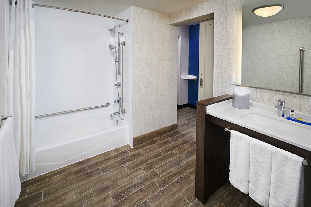 Holiday Inn Express Sarnia - Point Edward - Tap to explore photos