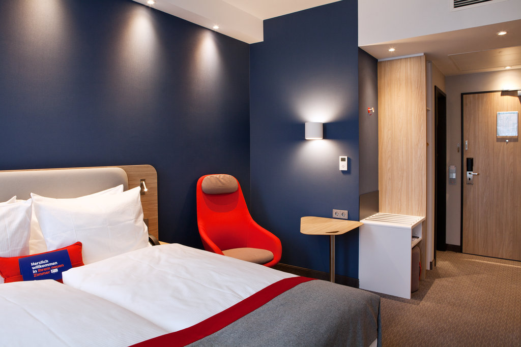 Holiday Inn Express - Sindelfingen - Tap to explore photos