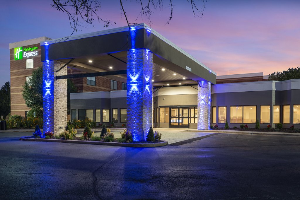 Holiday Inn Express Naperville - Tap to explore photos
