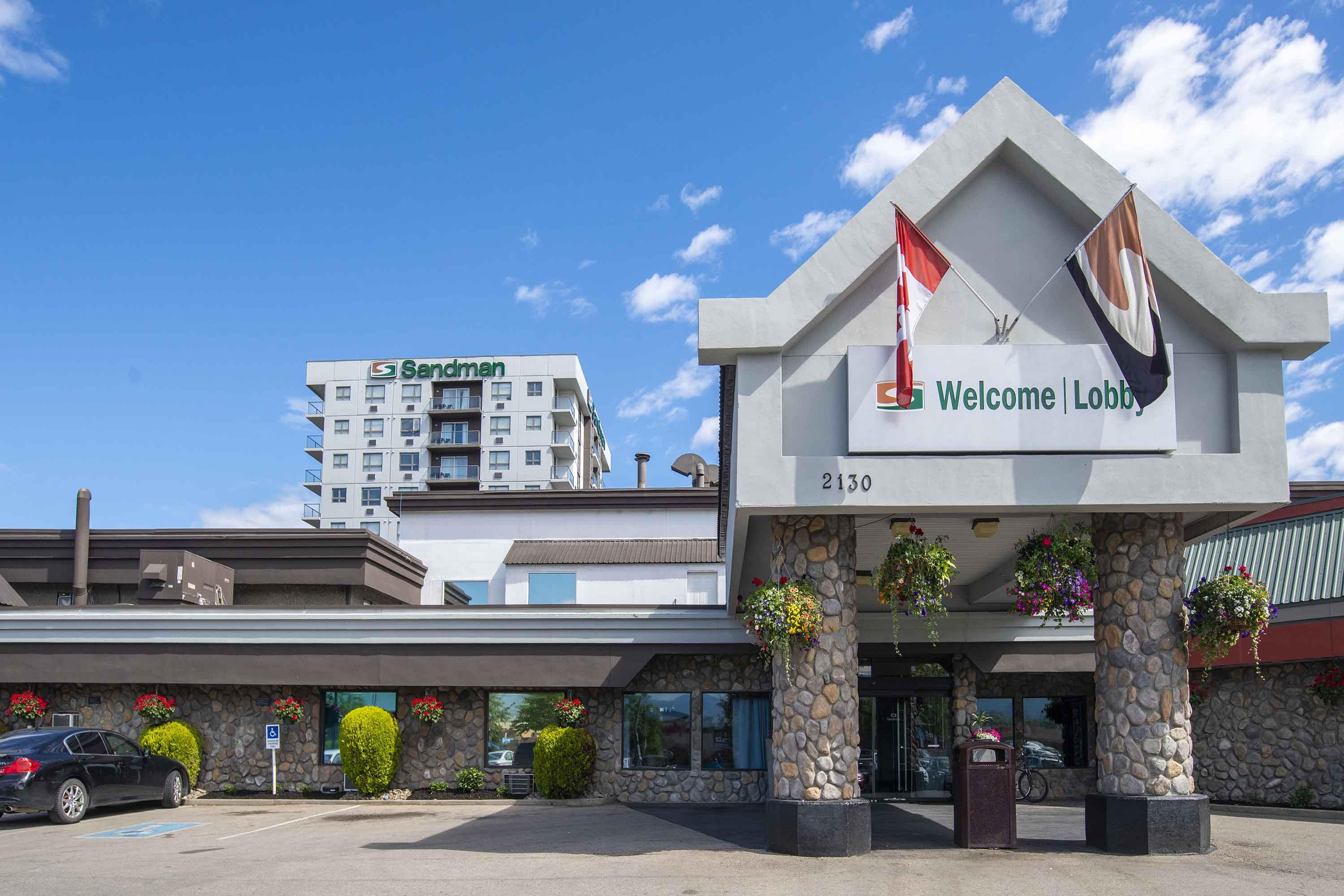 Sandman Hotel Kelowna Kelowna, BC Hotels Tourist Class Hotels in Kelowna GDS Reservation