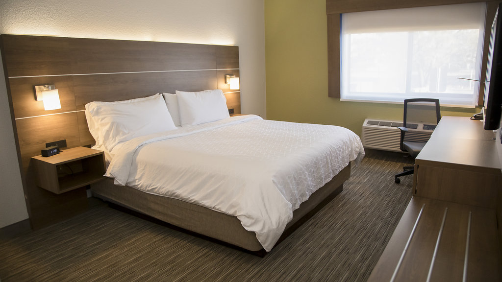 Holiday Inn Express & Suites COLORADO SPRINGS NORTH - Tap to explore photos