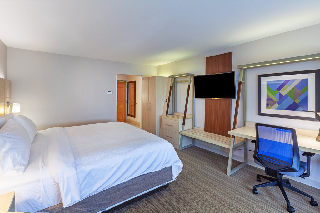 Holiday Inn Express Hotel and Suites Jenks - Tap to explore photos
