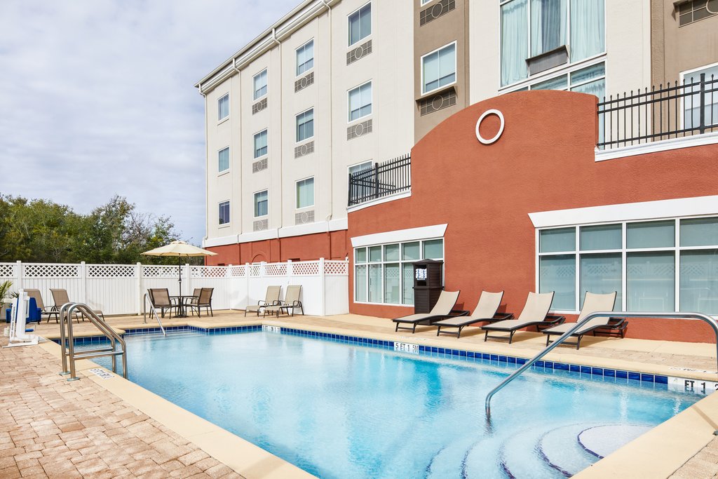 Holiday Inn Express & Suites Palatka Northwest - Tap to explore photos
