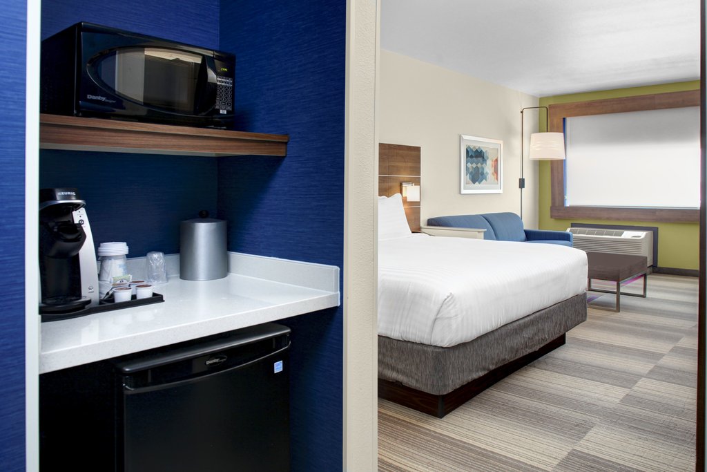 Holiday Inn Express & Suites - Houston NW - Cypress Grand Pky - Tap to explore photos