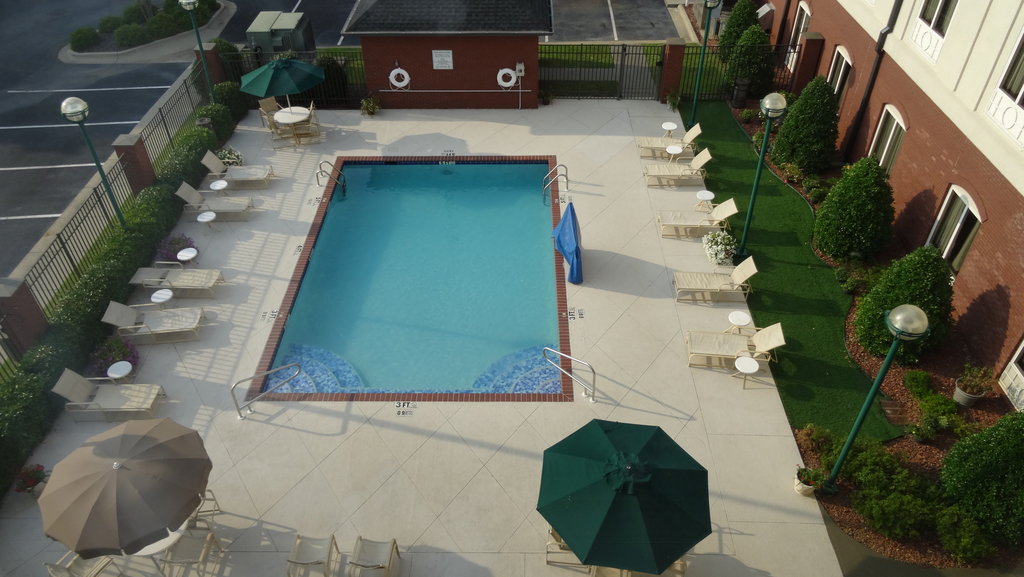 Holiday Inn Express & Suites TUSCALOOSA-UNIVERSITY - Tap to explore photos