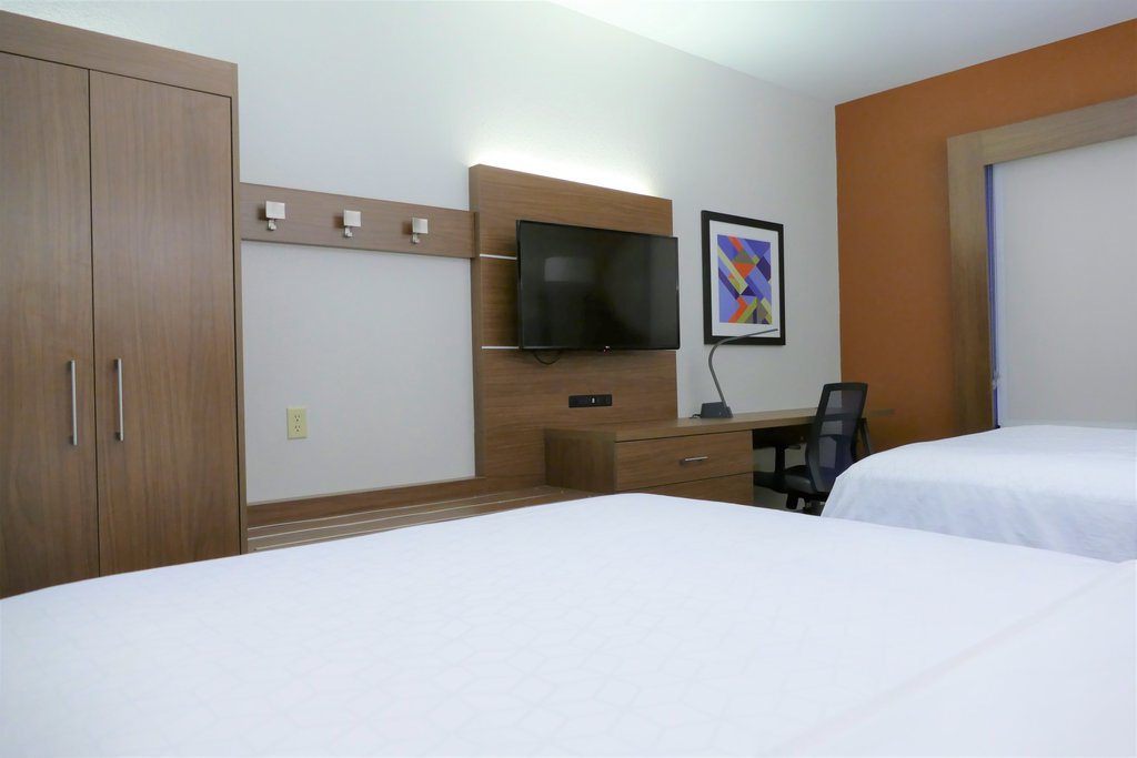 Holiday Inn Express Lebanon (Pet-friendly) - Tap to explore photos