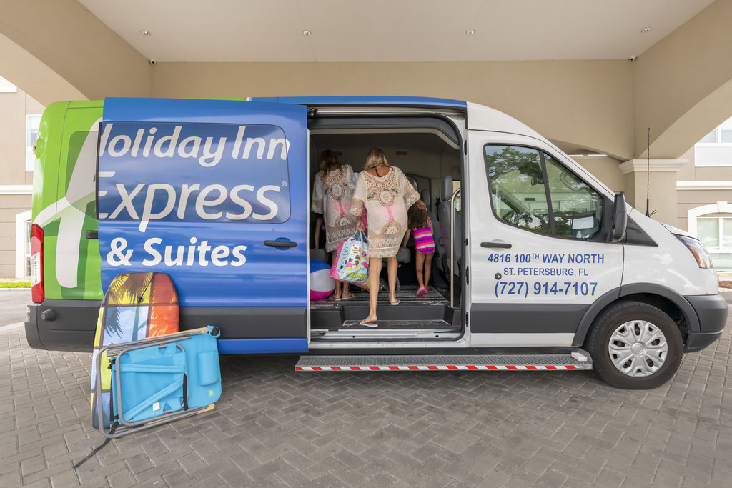 Holiday Inn Express & Suites St. Petersburg - Madeira Beach - Tap to explore photos