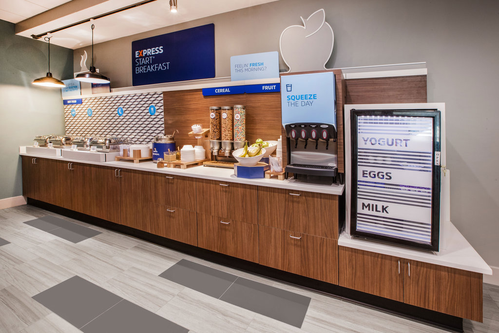 Holiday Inn Express DEFOREST (MADISON AREA) - Tap to explore photos