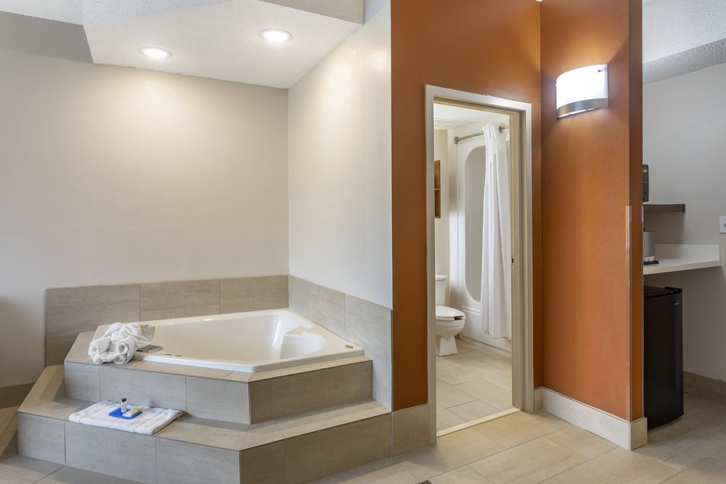 Holiday Inn Express Branson-Green Mountain Drive, an IHG Hotel - Tap to explore photos