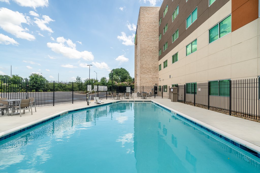 Holiday Inn Express & Suites ATLANTA AIRPORT NE - HAPEVILLE - Tap to explore photos