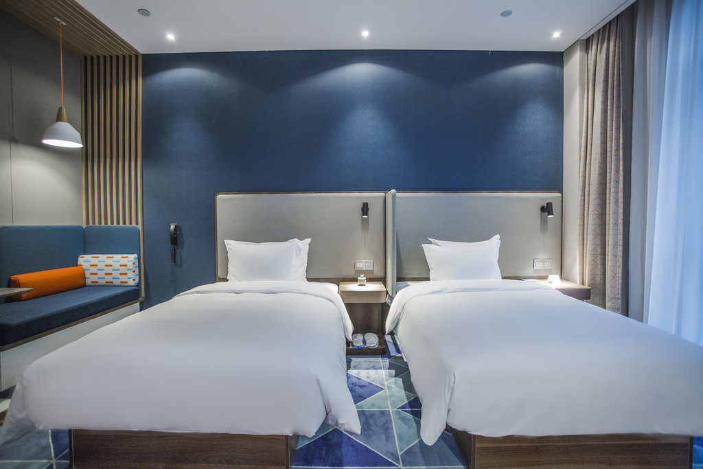 Holiday Inn Express SHANGHAI PUDONG CHUANSHA - Tap to explore photos
