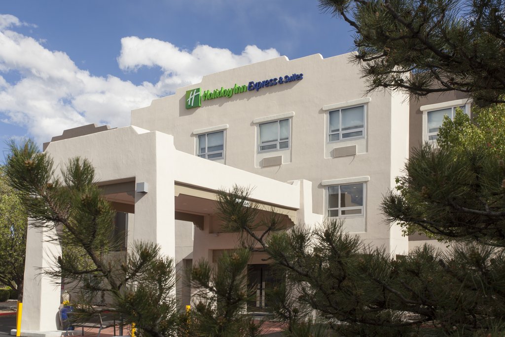Holiday Inn Express & Suites SANTA FE - Tap to explore photos