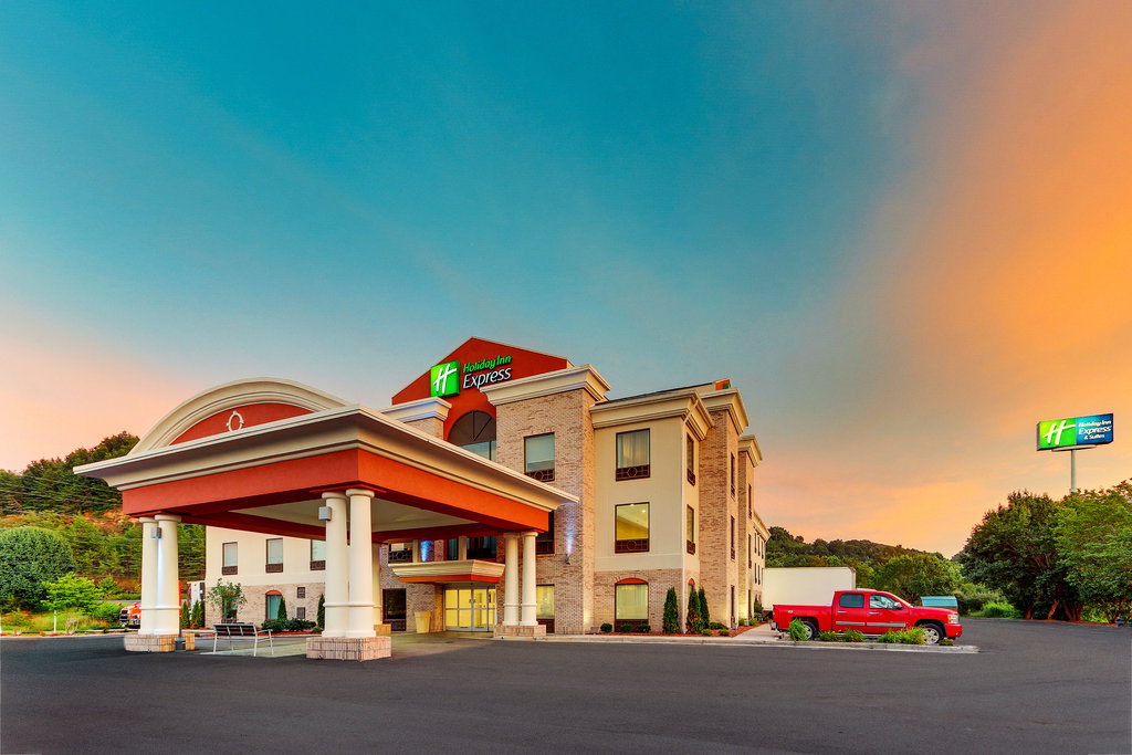 Holiday Inn Express & Suites CORBIN - Tap to explore photos