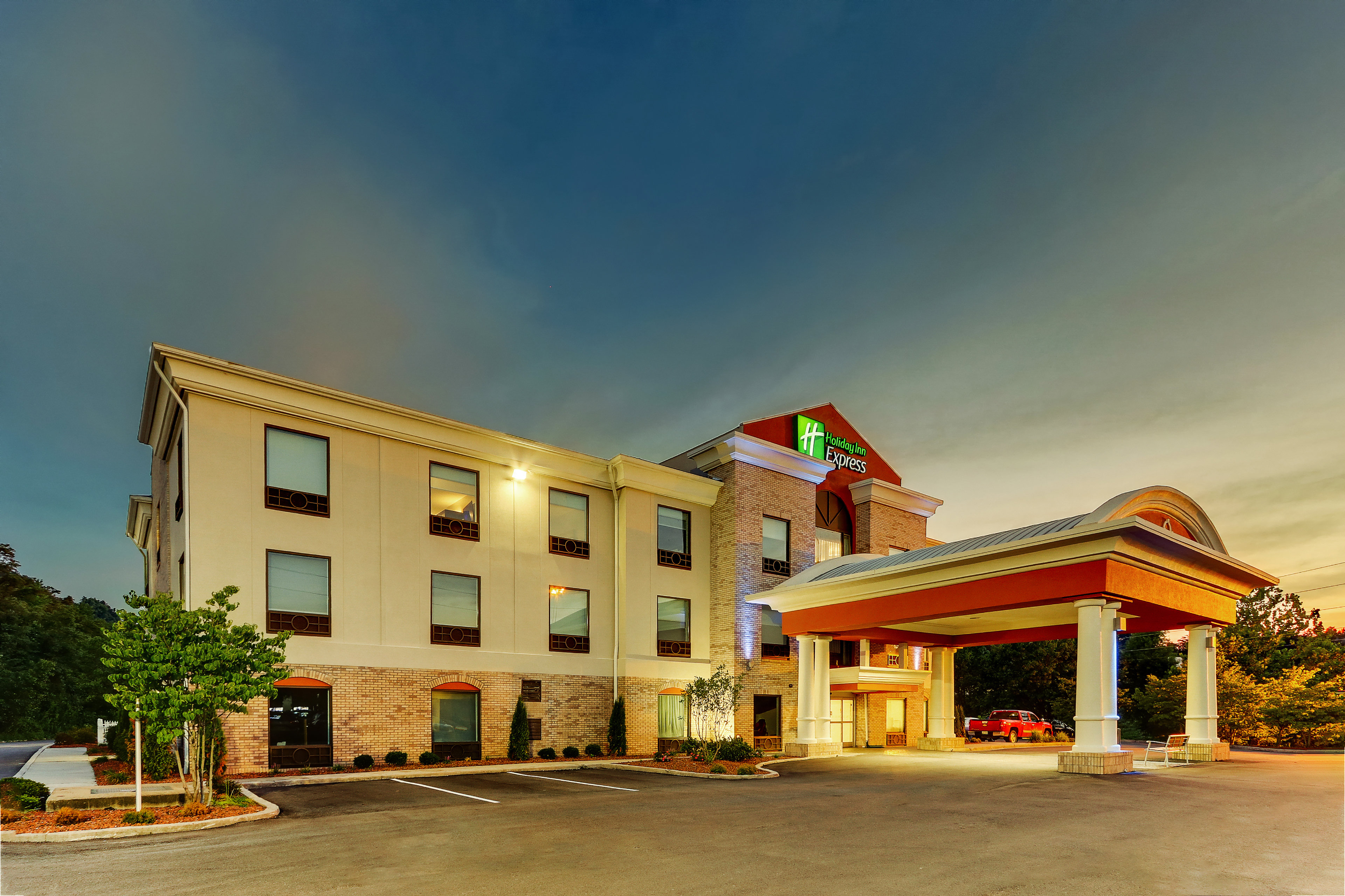 Holiday Inn Express & Suites Corbin, KY Hotels Tourist Class Hotels