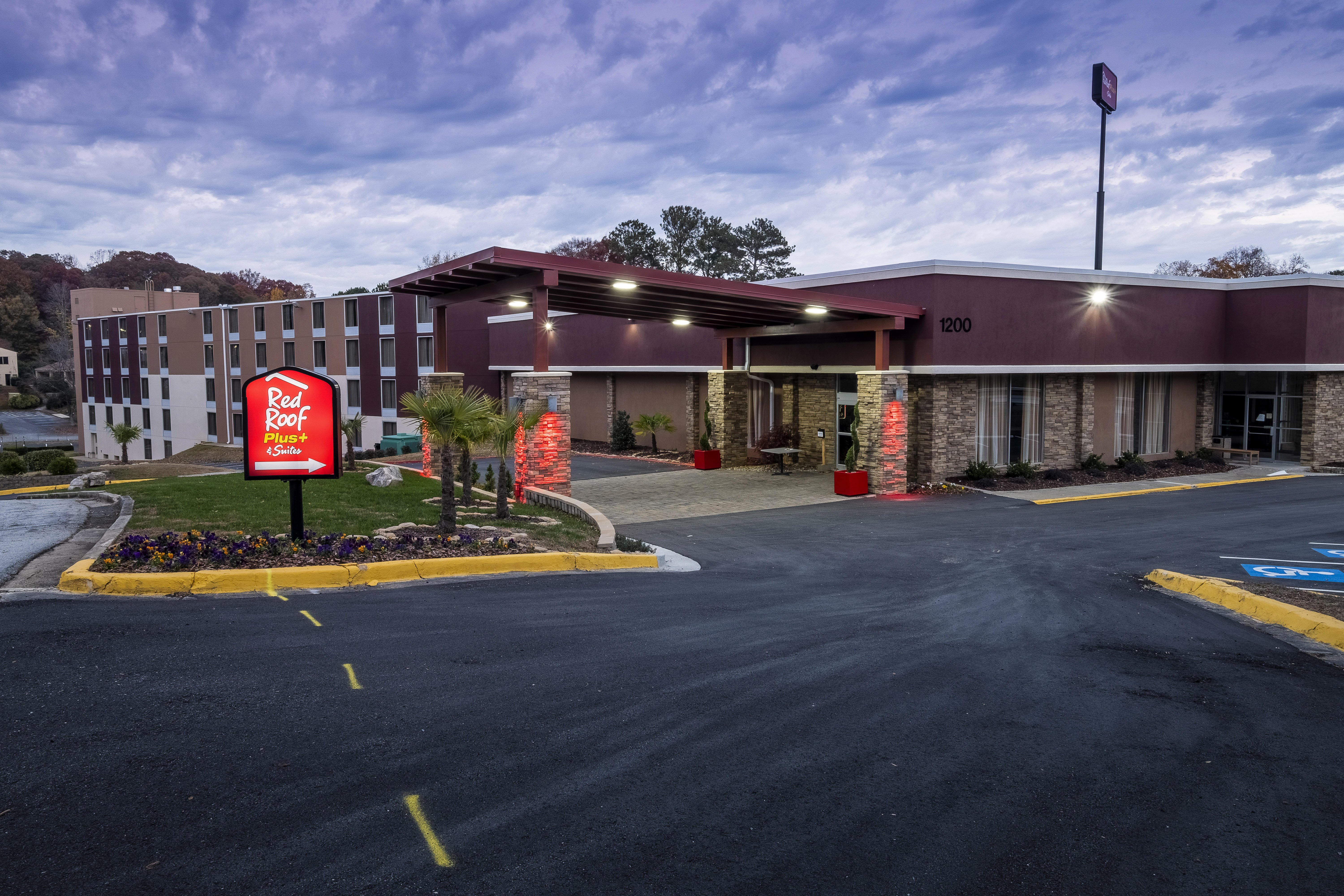 Red Roof PLUS  Suites Atlanta Vinings- Tourist Class Smyrna 