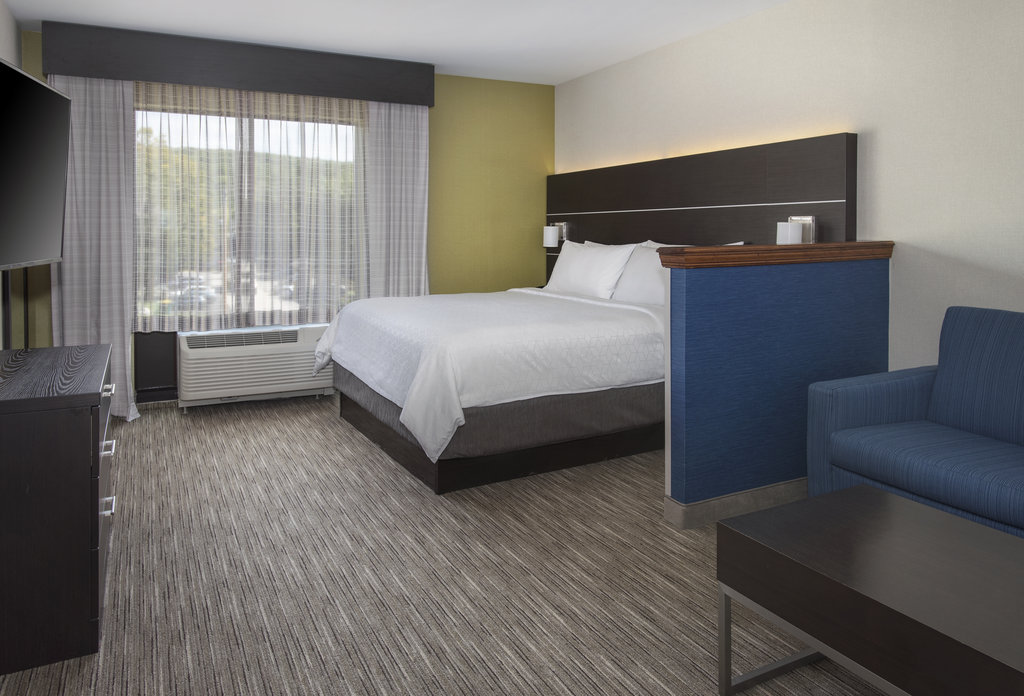 Holiday Inn Express Great Barrington - Tap to explore photos
