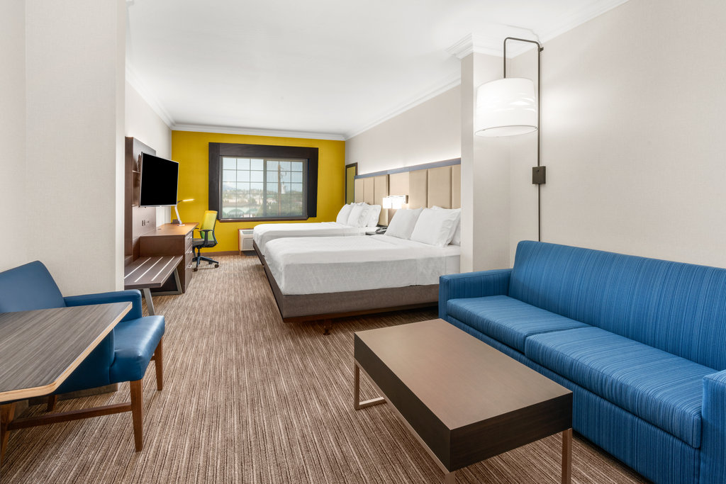 Holiday Inn Express Hotel & Suites Klamath Falls Central, an IHG hotel - Tap to explore photos