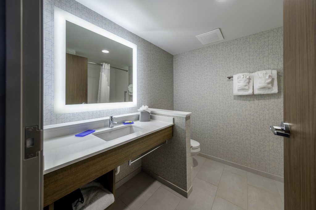 Holiday Inn Express & Suites - Staunton - Tap to explore photos