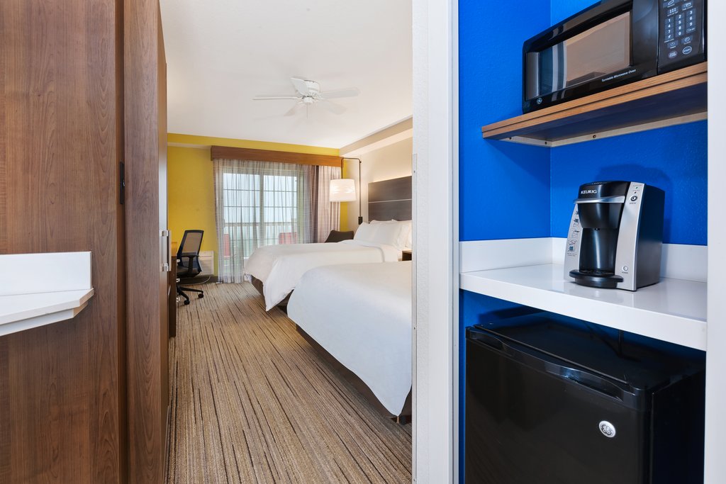 Holiday Inn Express & Suites PETOSKEY - Tap to explore photos