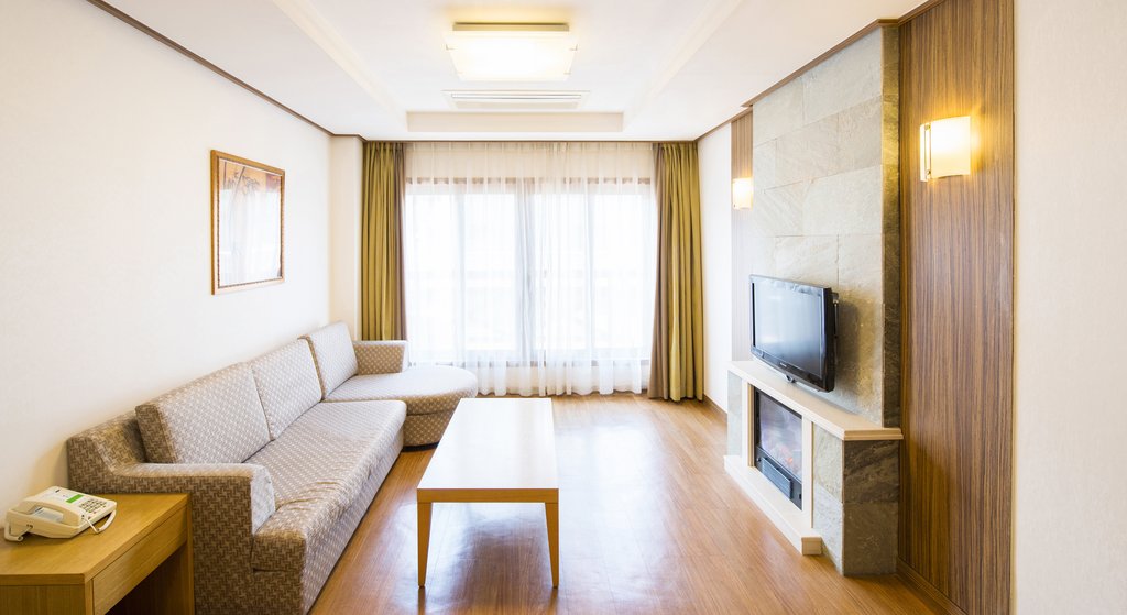 Holiday Inn & Suites Alpensia Pyeongchang Suites - Tap to explore photos