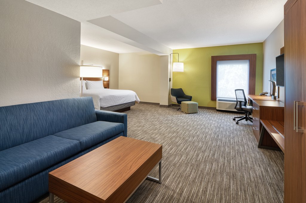 Holiday Inn Express STATESBORO - Tap to explore photos