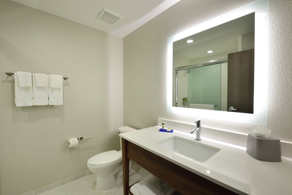 Holiday Inn Express & Suites HOUSTON NORTH - WOODLANDS AREA - Tap to explore photos