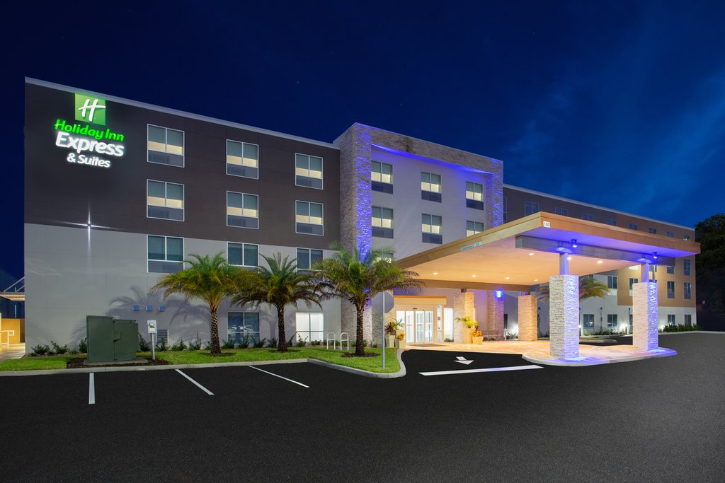 Holiday Inn Express & Suites DELAND SOUTH - Tap to explore photos